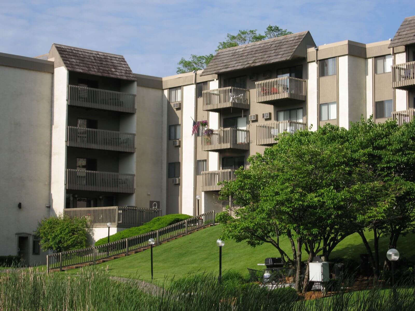 Exterior View of Gleason Lake Apartments