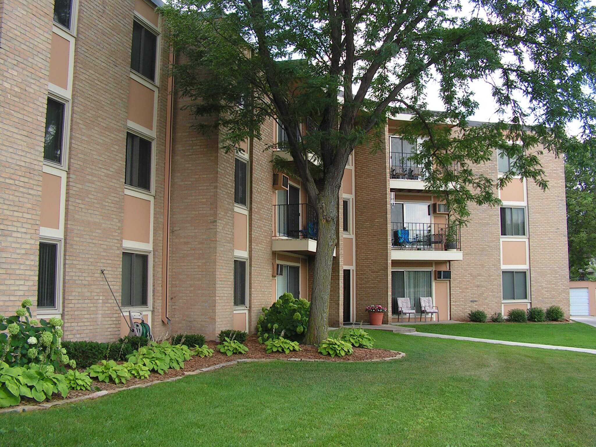 Exterior View of Huntington Park Apartments