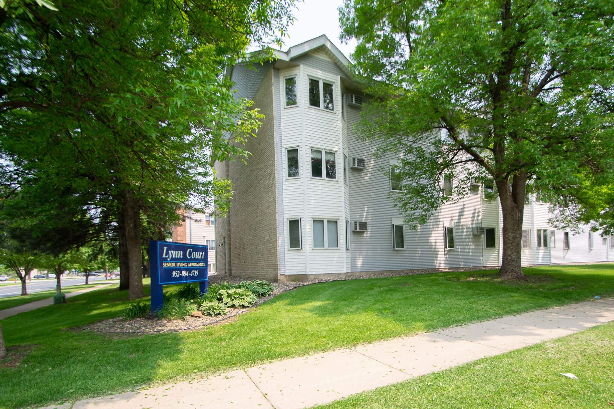 Exterior View of Lynn Court Apartments